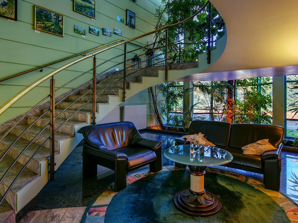 Green Hotel Komorniki  Extérieur photo