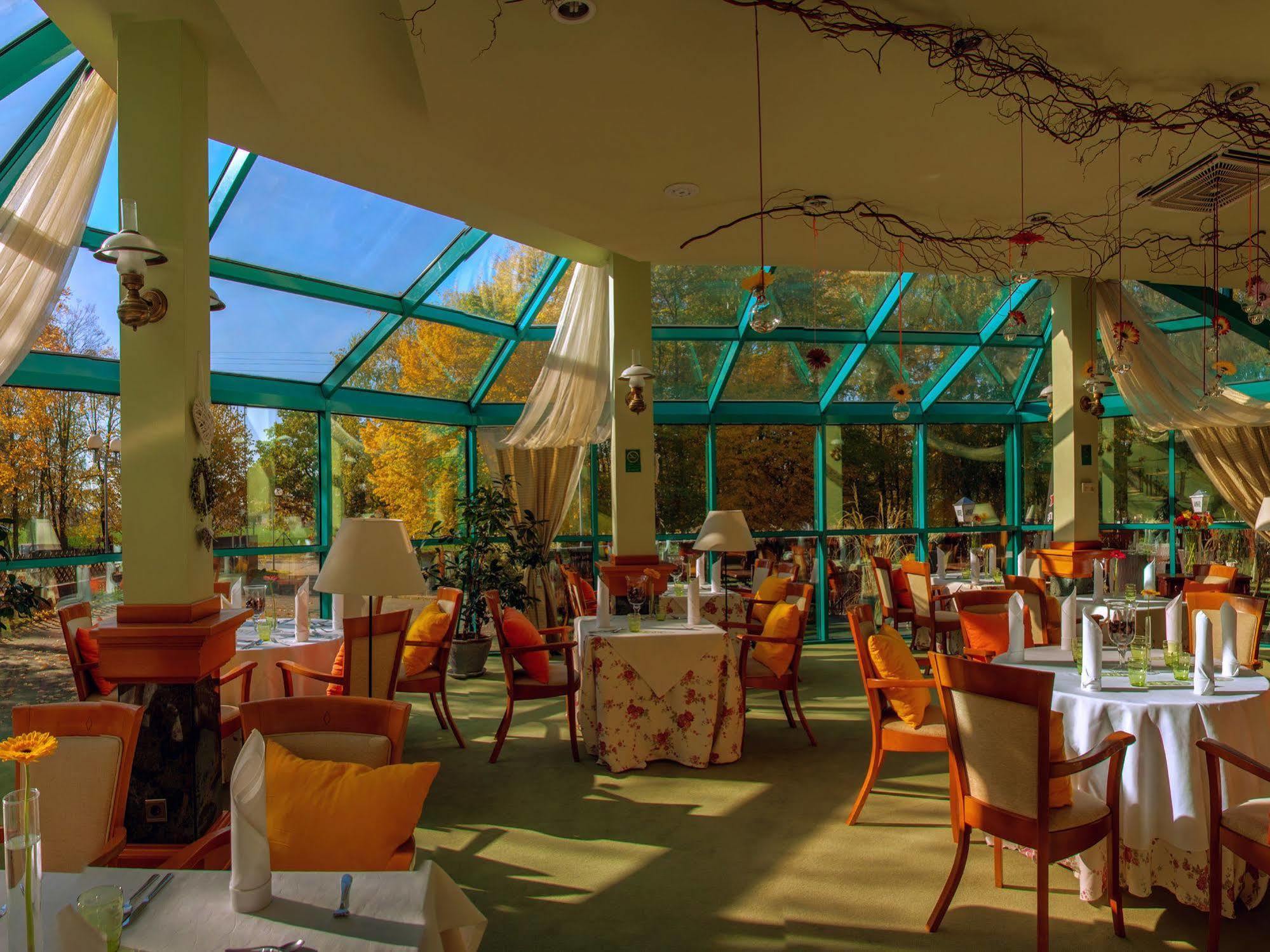 Green Hotel Komorniki  Extérieur photo