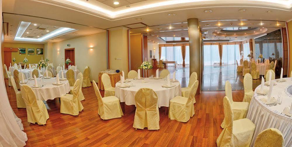 Green Hotel Komorniki  Intérieur photo