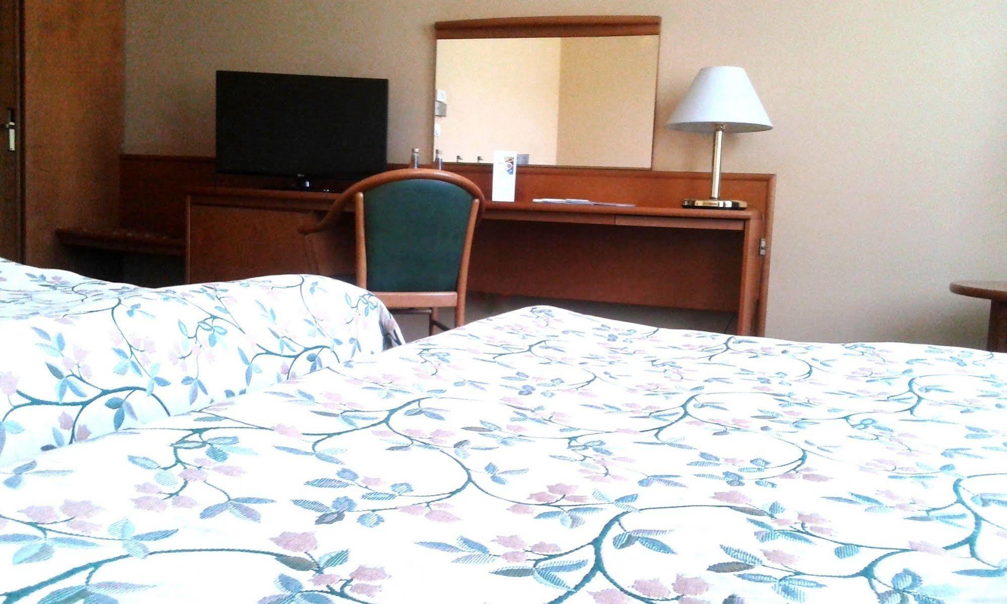 Green Hotel Komorniki  Extérieur photo