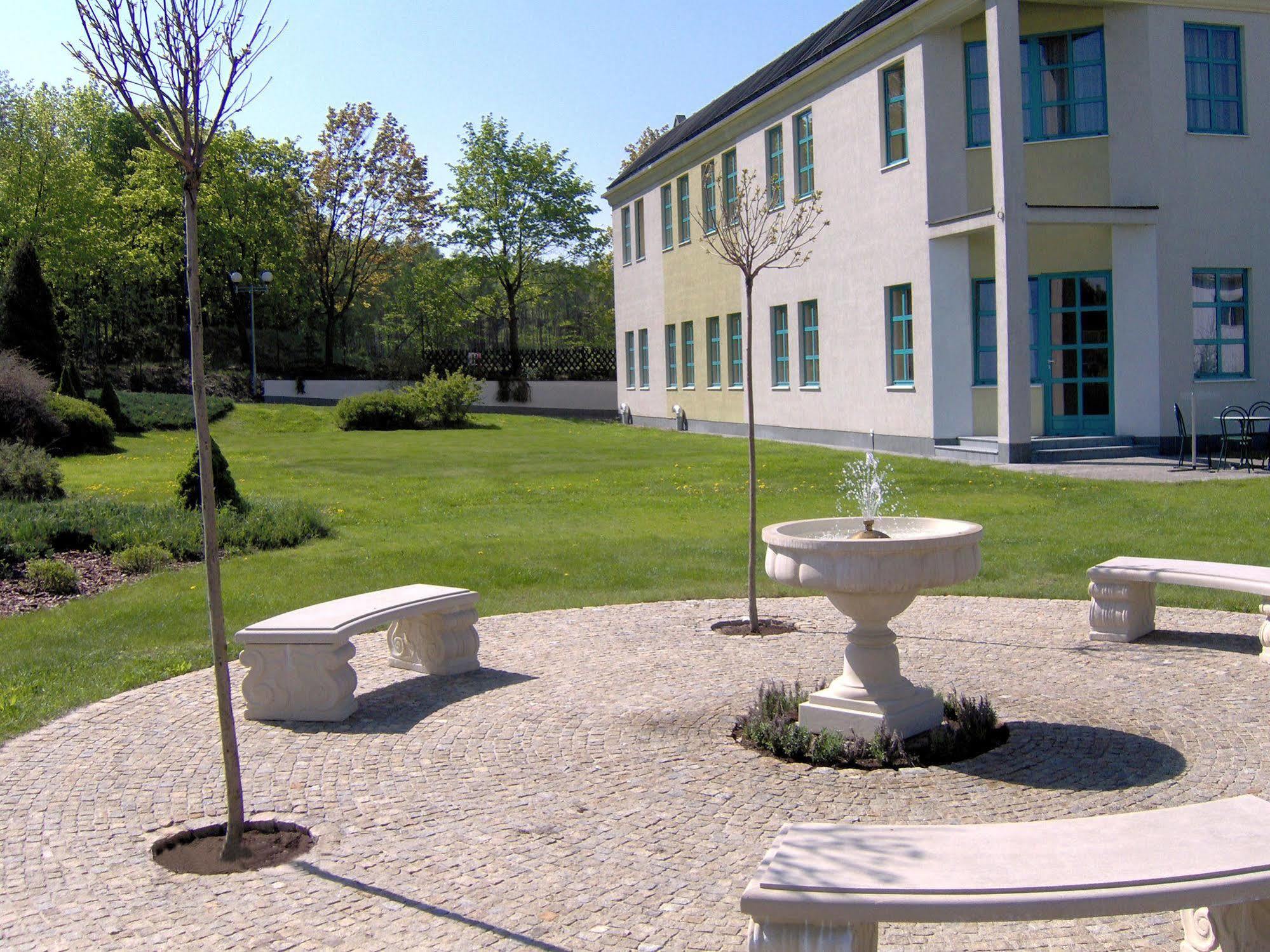 Green Hotel Komorniki  Extérieur photo