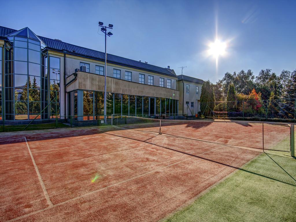Green Hotel Komorniki  Extérieur photo
