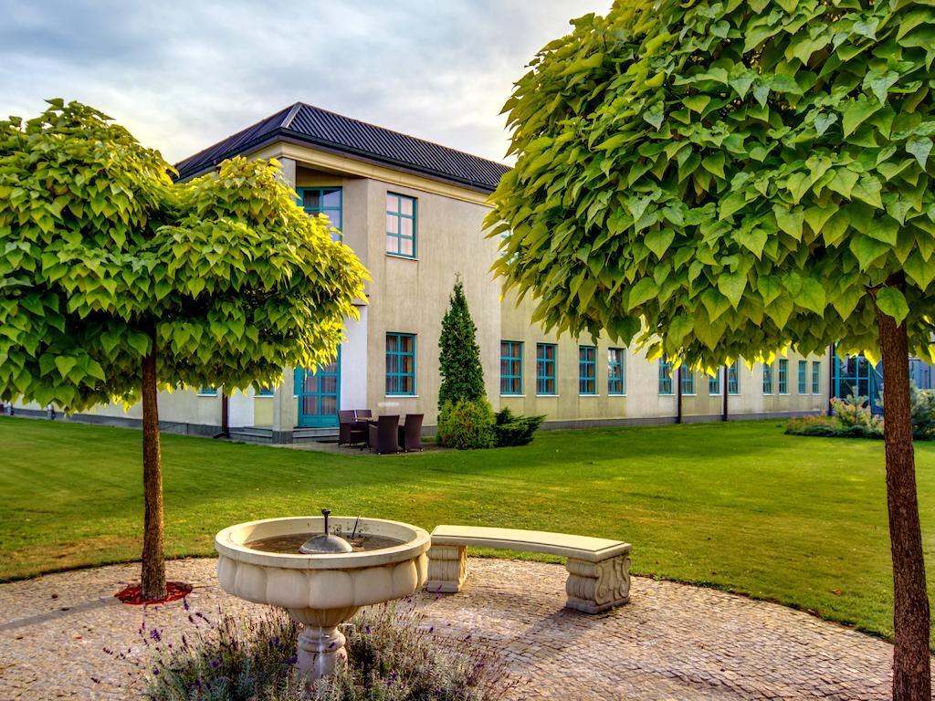 Green Hotel Komorniki  Extérieur photo